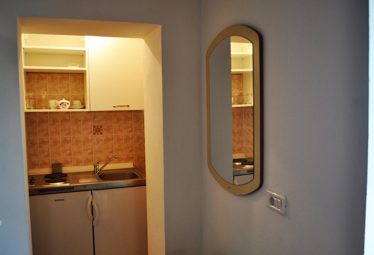 Tri Srca Apartments & Rooms Funtana Exterior photo